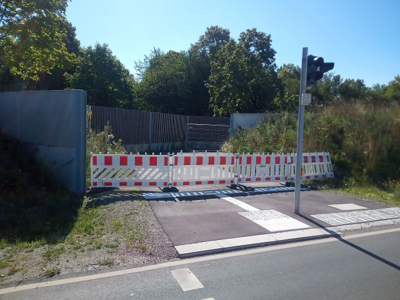Mangelmeldung: Rad/Fußweg Durchgang Koryfeum - Alte Hauptstraße ist versperrt